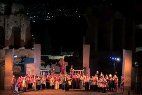 Giulio Boschetti nella scena del Te Deum (Tosca, atto I) al teatro antico di Taormina
