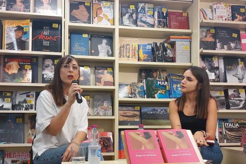 L'autrice di "Ragazze perbene" Olga Campofreda insieme con la scrittrice Lorena Spampinato