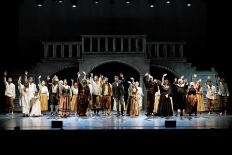 Il cast de I Promessi sposi con il regista Alessandro Incognito