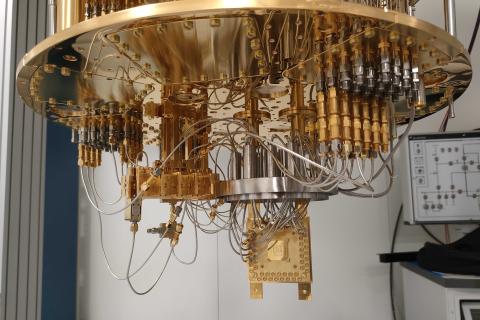 Superconducting quantum processor, gruppo p.rof. F. Tafuri,  Università Federico II di Napoli