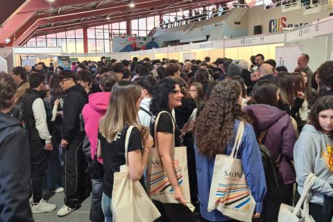 Studentesse e studenti al Salone dell'Orientamento