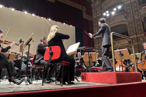 Giovanni Bertolazzi e Riccardo Bisatti sul palco del Teatro Bellini di Catania