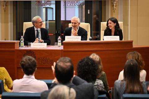 Un momento dell'intervento di Gianrico Carofiglio