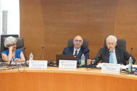 Un momento dell'intervento del senatore Mario Monti