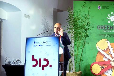 Un momento dell'intervento del prof. Sebastiano Battiato