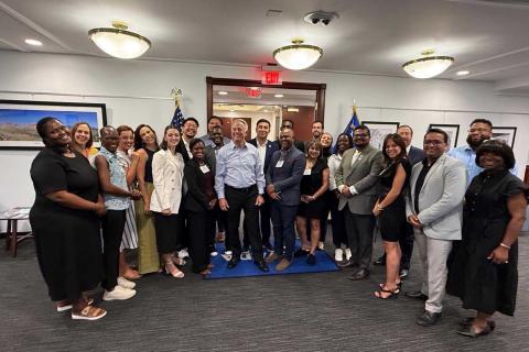 Le allieve e gli allievi dell’International Visitor Leadership Program con il Presidente dello Stato del Nevada, Joe Lombardo