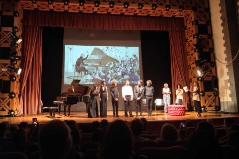 Applausi finali per i musicisti e le relatrici