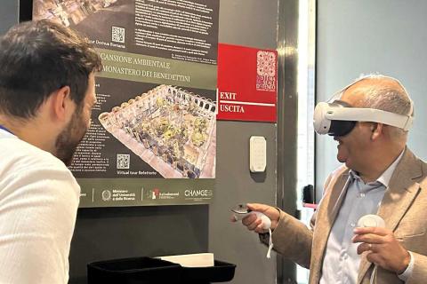 Un momento della visita alla mostra