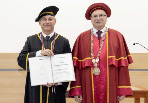 In foto il prof. Mario Cacciato e il rettore dell’Università di Žilina Ján Čelko