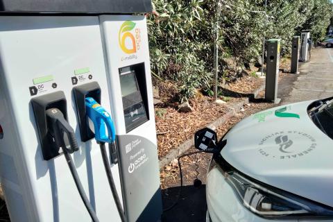 La vettura Unict in fase di ricarica