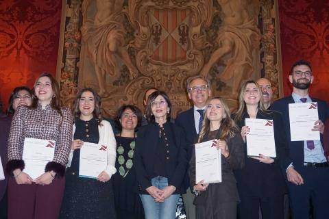 La prorettrice Lina Scalisi insieme con alcuni allievi