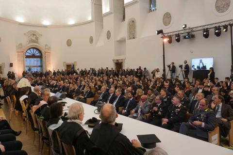 Un momento del discorso del rettore Enrico Foti