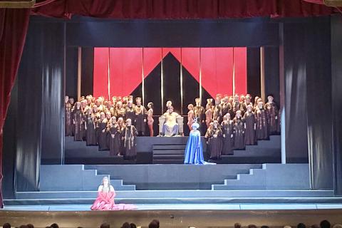 La scena curata da Guido Buganza