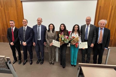 Le due premiate insieme con i rappresentanti dell'ateneo, di Confindustria Siracusa e Isab