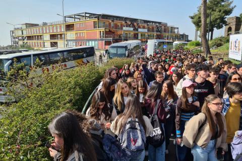 Marea di studenti al Salone dell'Orientamento