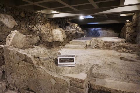 Vani settentrionali con pavimento a mosaico e in lastre di marmo