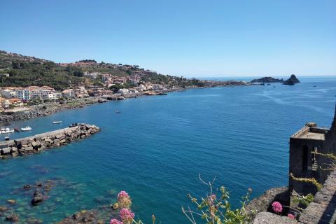 Il panorama dal Castello d'Aci