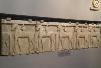 Il Fregio dei cavalieri dal Tempio A di Prinias