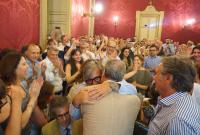 L'abbraccio del vicesindaco Paolo La Greca