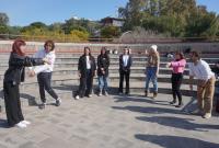 Un momento della performance di studenti e docenti