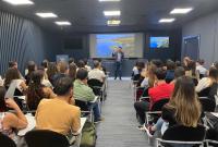 Un momento della "lezione" di Simone Massaro