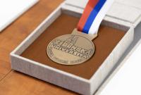 La medaglia conferita al prof. Mario Cacciato dall'ateneo slovacco