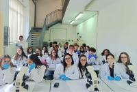 Studenti partecipanti al laboratorio di biologia
