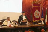 Il prof. Lino Cirrincione mentre legge la motivazione del conferimento del Dottorato Honoris Causa