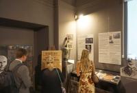 Alcuni visitatori presenti alla mostra