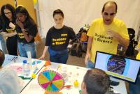 Uno stand in piazza Università