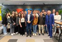 Un momento della visita degli studenti al Free Mind Foundry