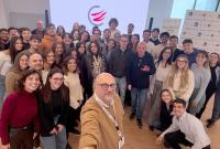 Studentesse e studenti all'interno di Ricca IT