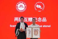 Il prof. Giuseppe Musumeci insieme con il direttore del Dipartimento di Scienze Motorie e Sportive dell’ateneo cinese, prof. XU Wenxin