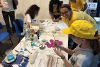 Uno stand in piazza Università