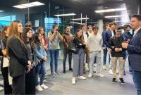 Un momento della visita degli studenti al Free Mind Foundry