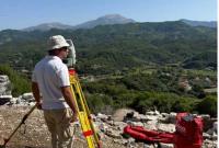 Antonello Fino durante i lavori di rilievo della porta a baionetta