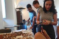Un momento delle attività di catalogazione