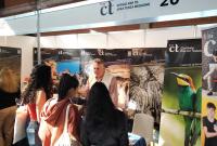Studenti e studentesse negli stand del Salone dell'orientamento