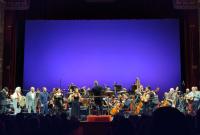 Gli artisti sul palco per il finale del concerto (foto Enza M. Pappalardo)