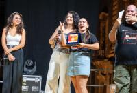 Gaia Castro e Giada Ventura con il Premio della Consulta