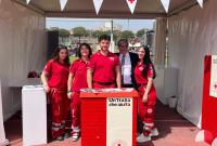 Il rettore in visita allo stand della Croce rossa italiana