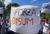 Lo striscione "Forza Disum"