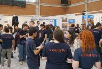 Studentesse universitarie impegnate nell'orientamento