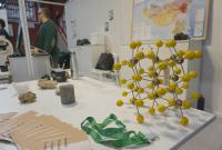 Alcuni dispositivi di ricerca esposti agli stand