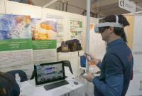 Alcuni dispositivi di ricerca esposti agli stand