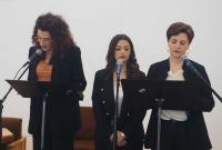 Rita Re, Doriana Giudice e Lucia Portale mentre leggono i brani di Laura Salafia