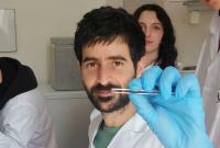 Francesco Tiralongo nel suo laboratorio di ricerca