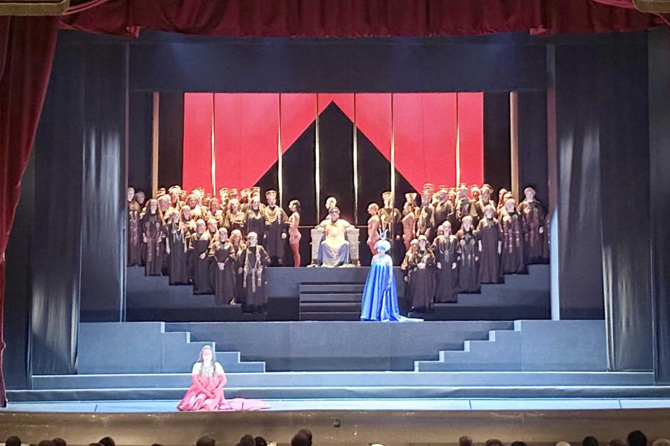 La scena curata da Guido Buganza