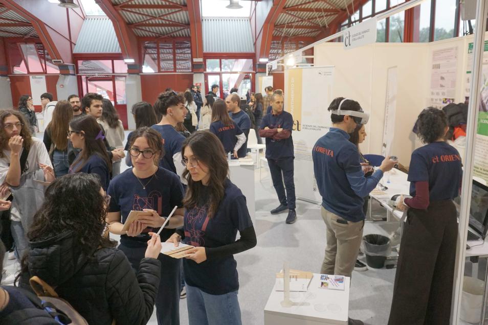 Studentesse e studenti presenti al Salone dell'orientamento